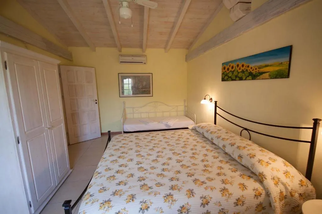Country house La Locanda Il Trovatore Guest House Tottubella Italy